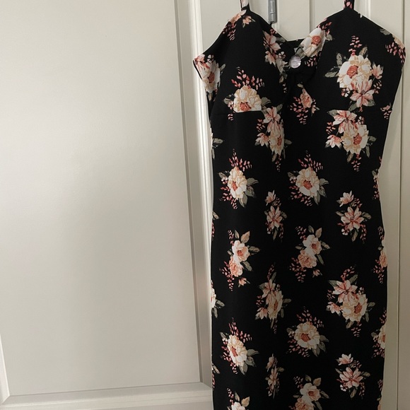 Women’s Dress Spaghetti Strap (Floral Design) - Picture 9 of 10